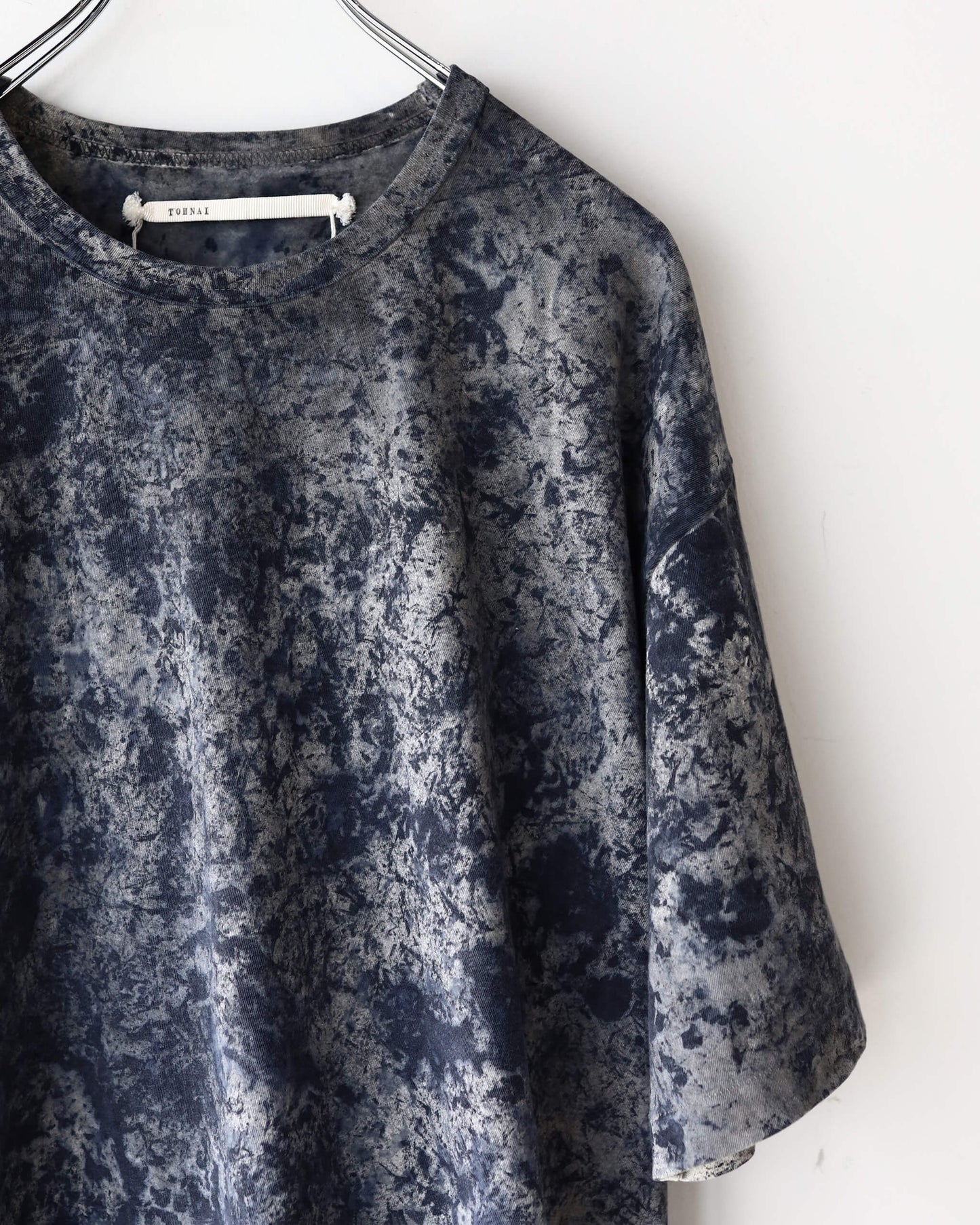 HAND DYED COTTON / CREW NECK T-SHIRT "BLACK SPOTS"