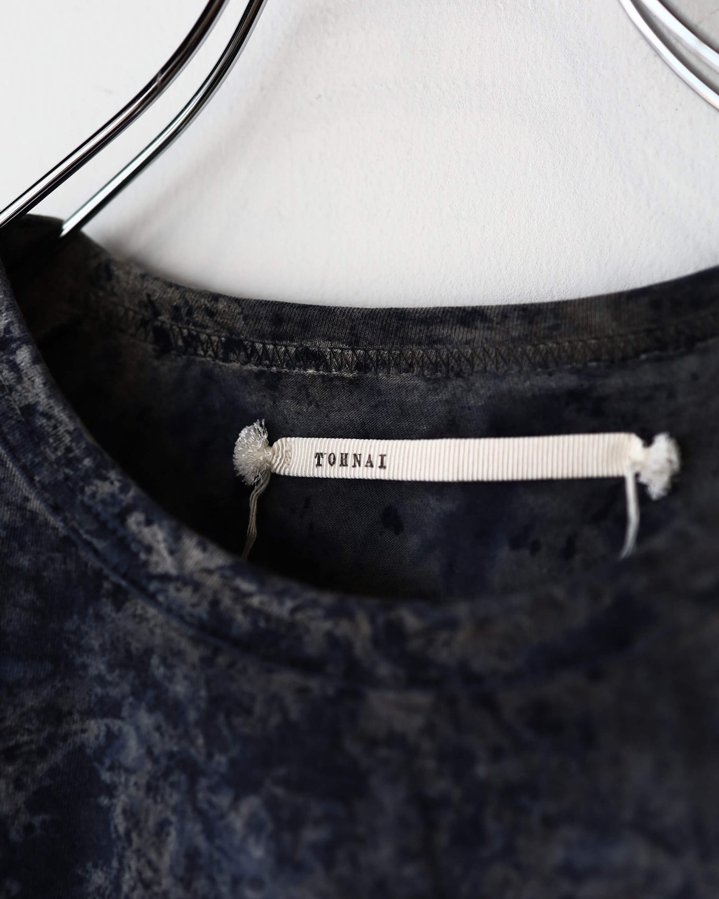 HAND DYED COTTON / CREW NECK T-SHIRT "BLACK SPOTS"