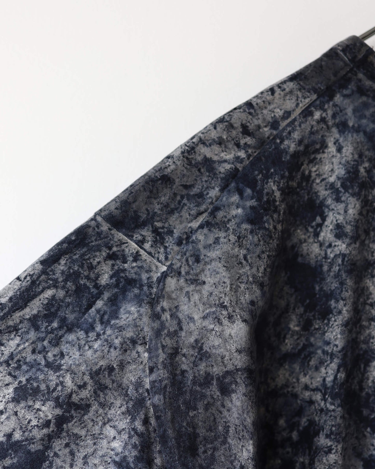 HAND DYED COTTON / CREW NECK T-SHIRT "BLACK SPOTS"