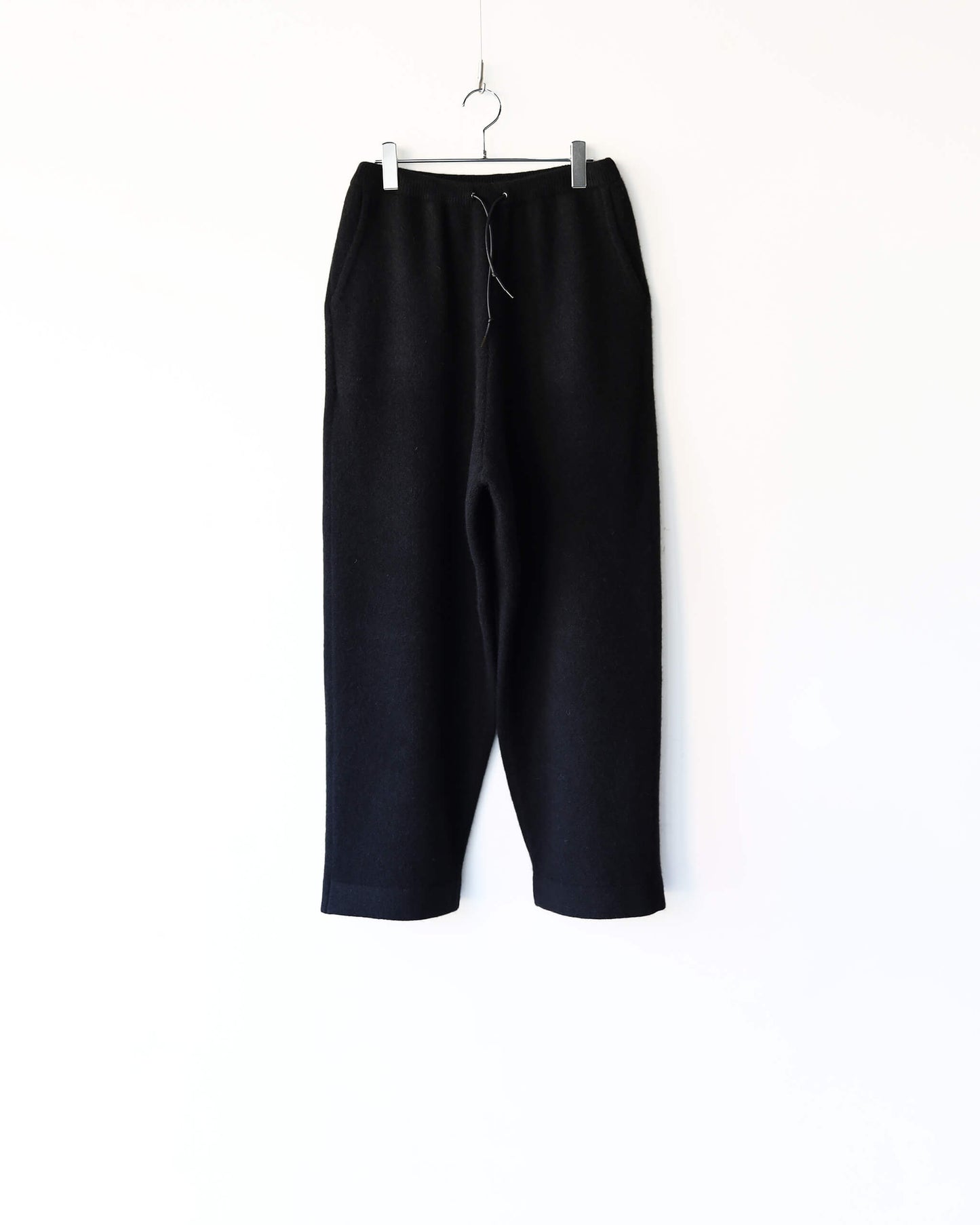 Innocent YAK Wide tapered pants "Black"