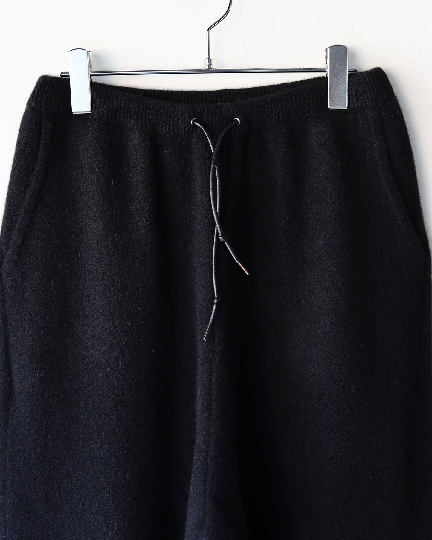 Innocent YAK Wide tapered pants "Black"