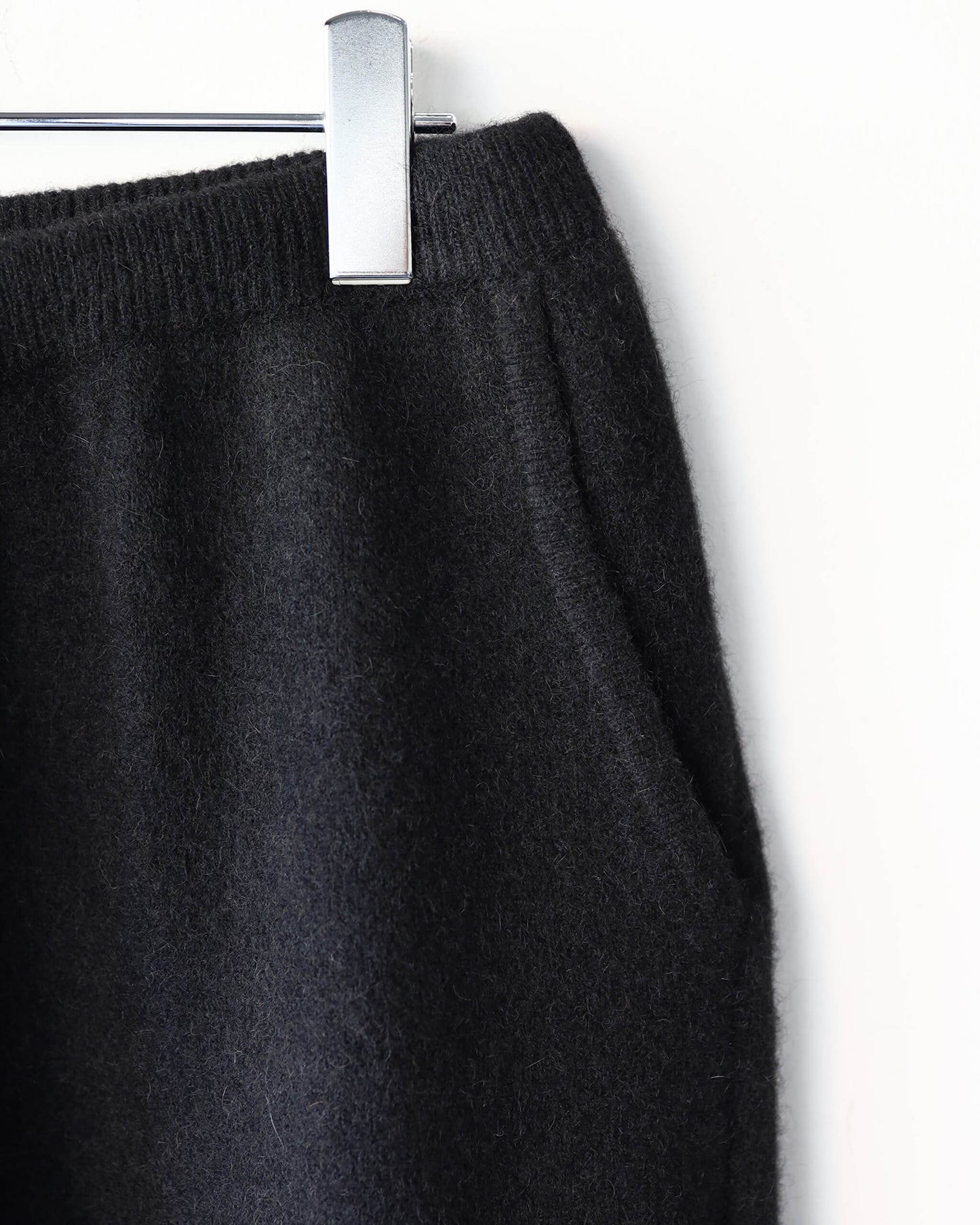 Innocent YAK Wide tapered pants "Black"