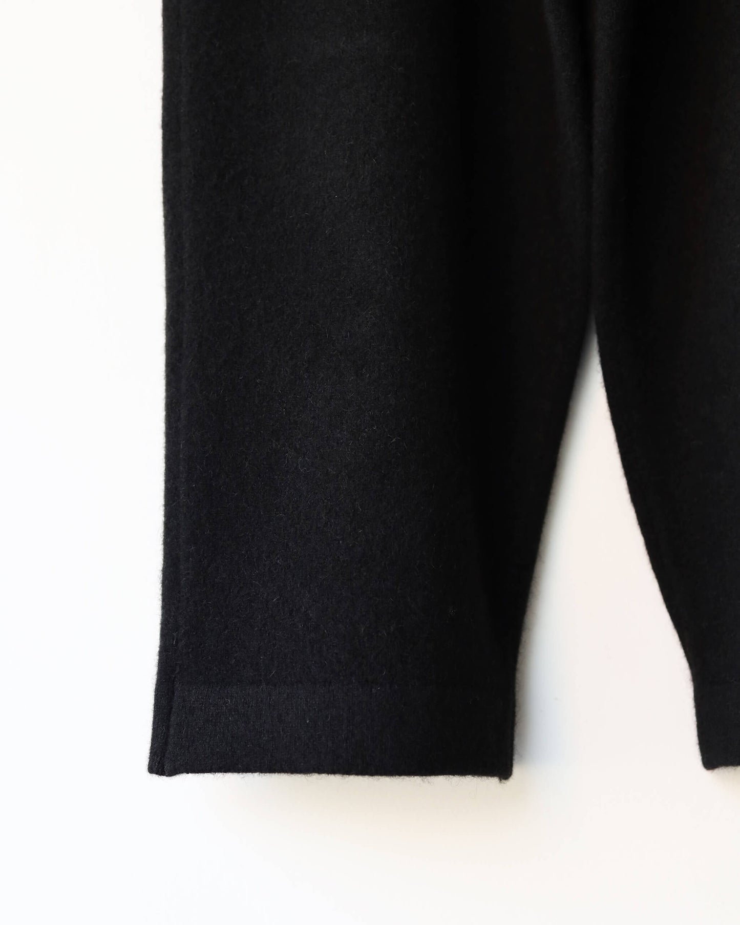 Innocent YAK Wide tapered pants "Black"