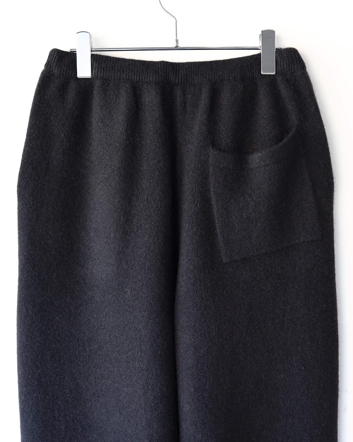 Innocent YAK Wide tapered pants "Black"