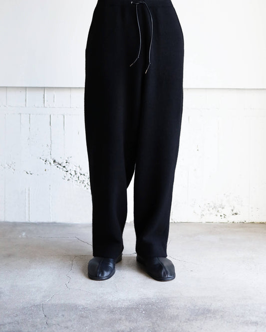 Innocent YAK Wide tapered pants "Black"