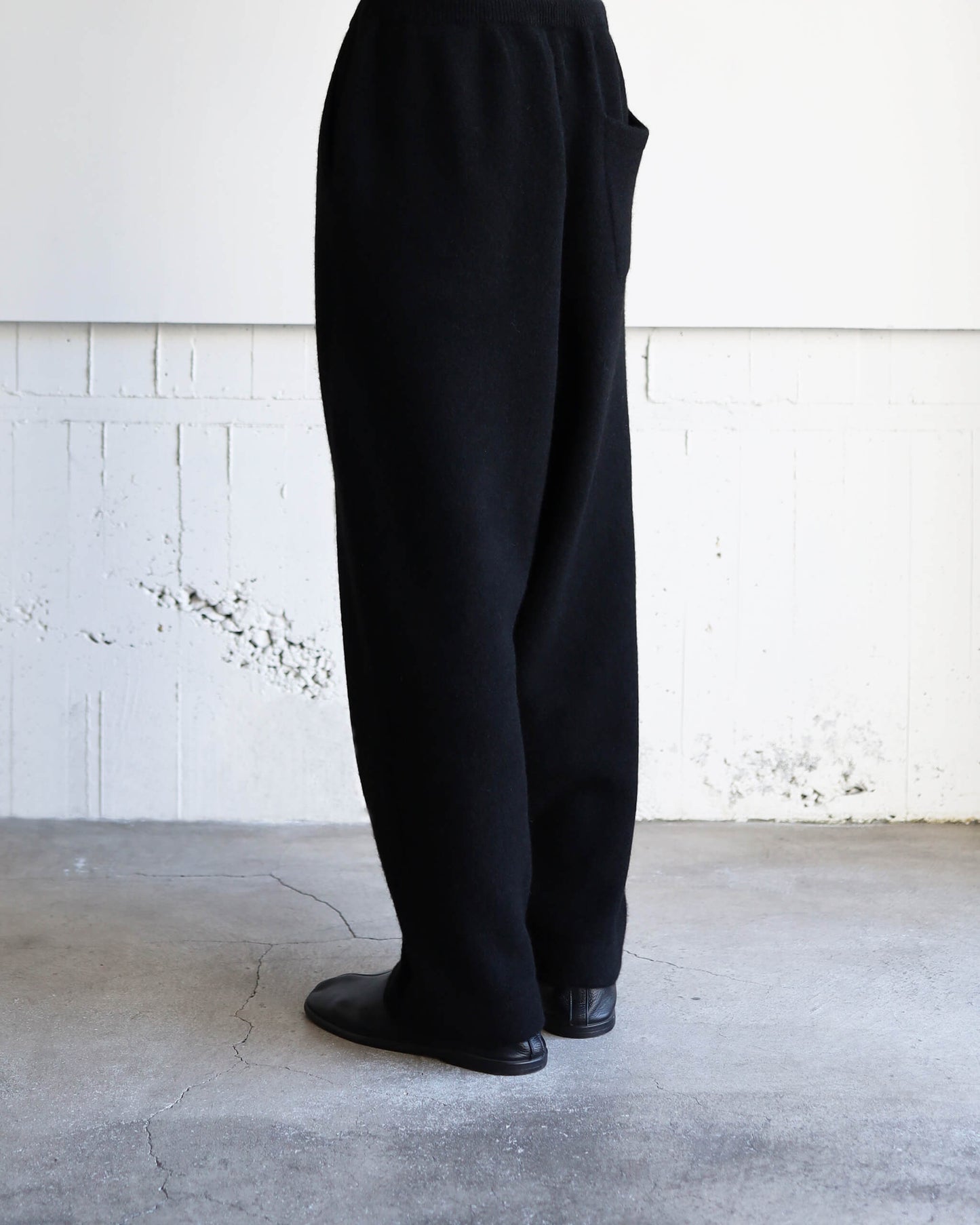 Innocent YAK Wide tapered pants "Black"