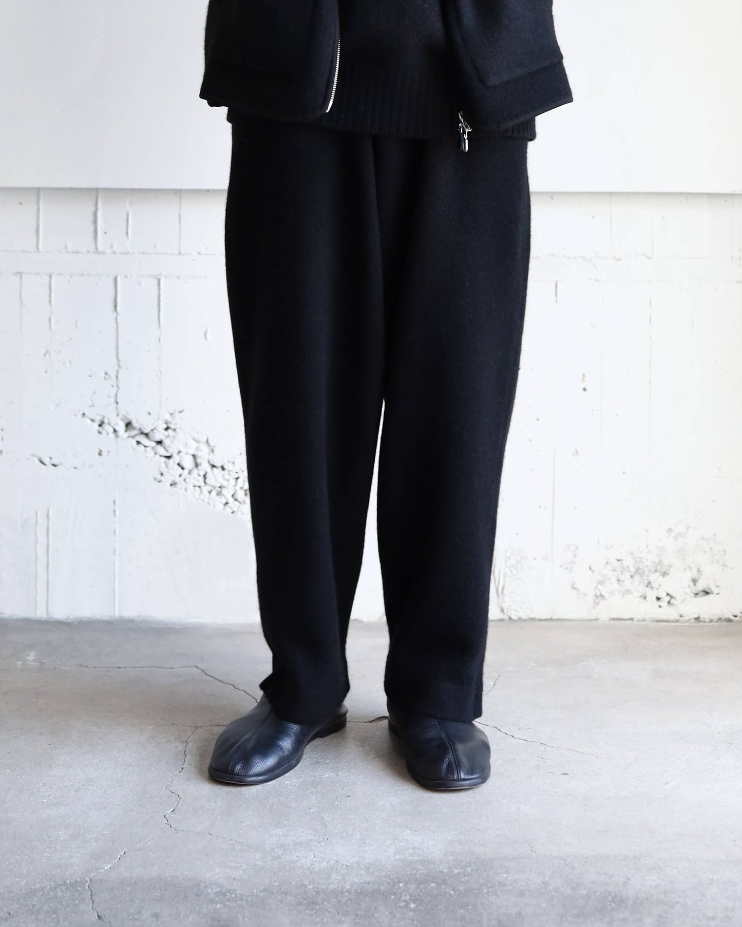 Innocent YAK Wide tapered pants "Black"