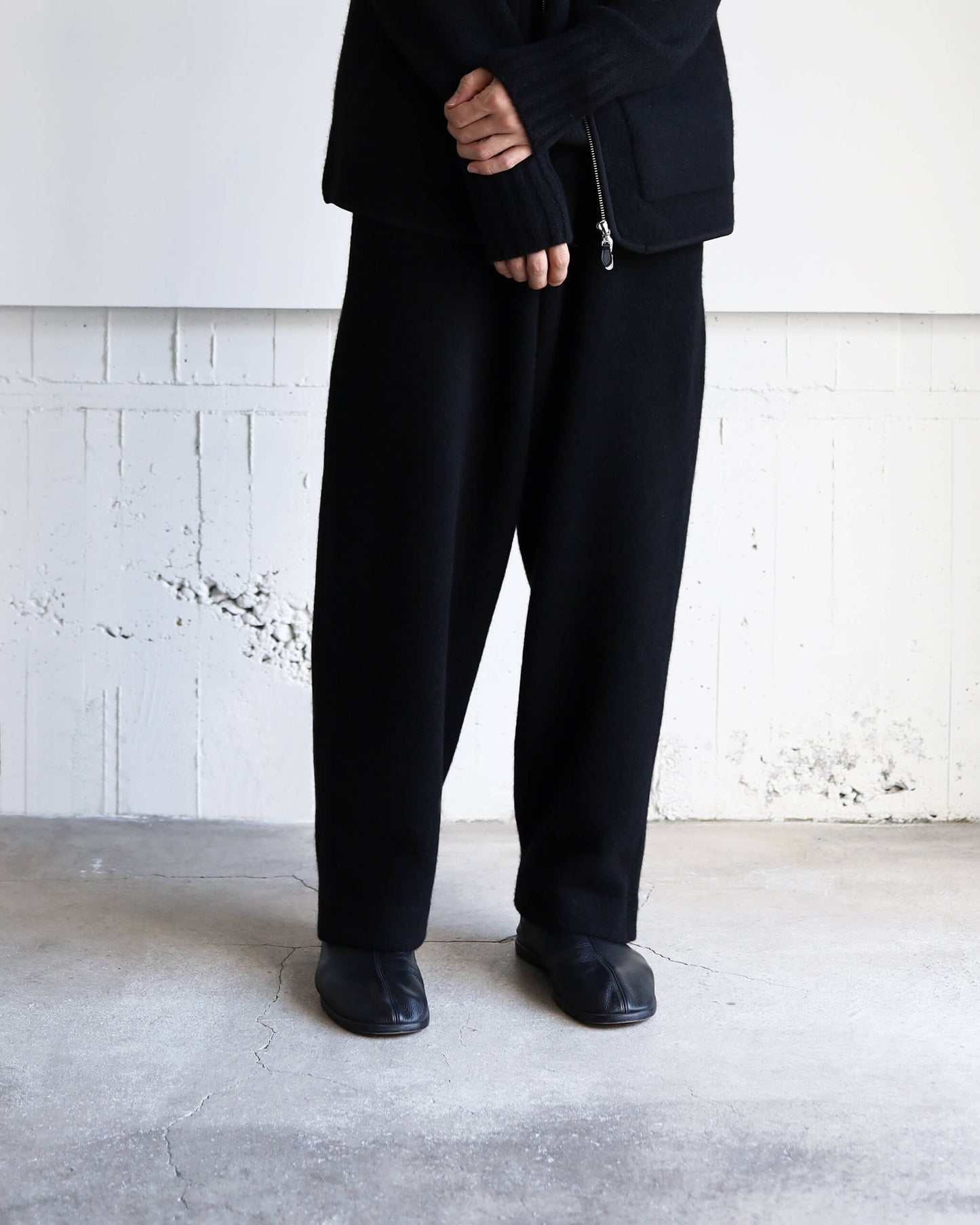 Innocent YAK Wide tapered pants "Black"