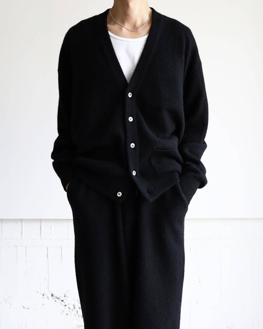 Innocent YAK Cardigan "Black"