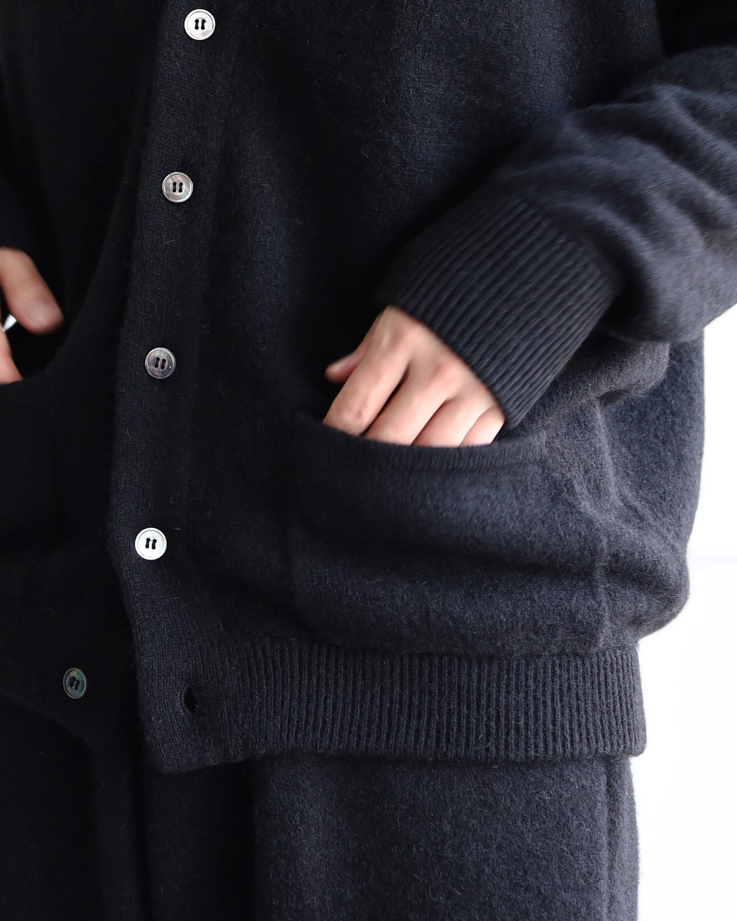 Innocent YAK Cardigan "Black"