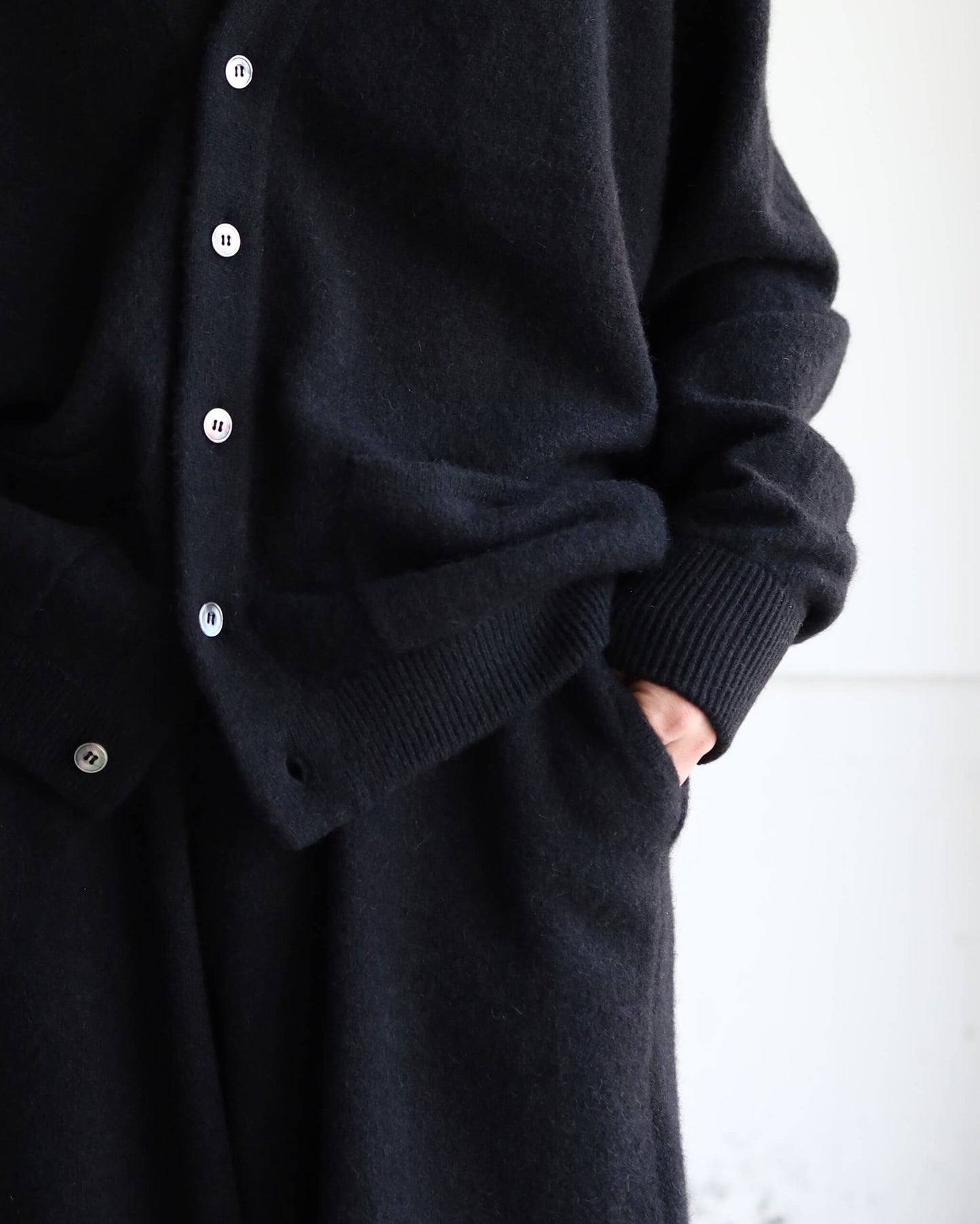 Innocent YAK Cardigan "Black"