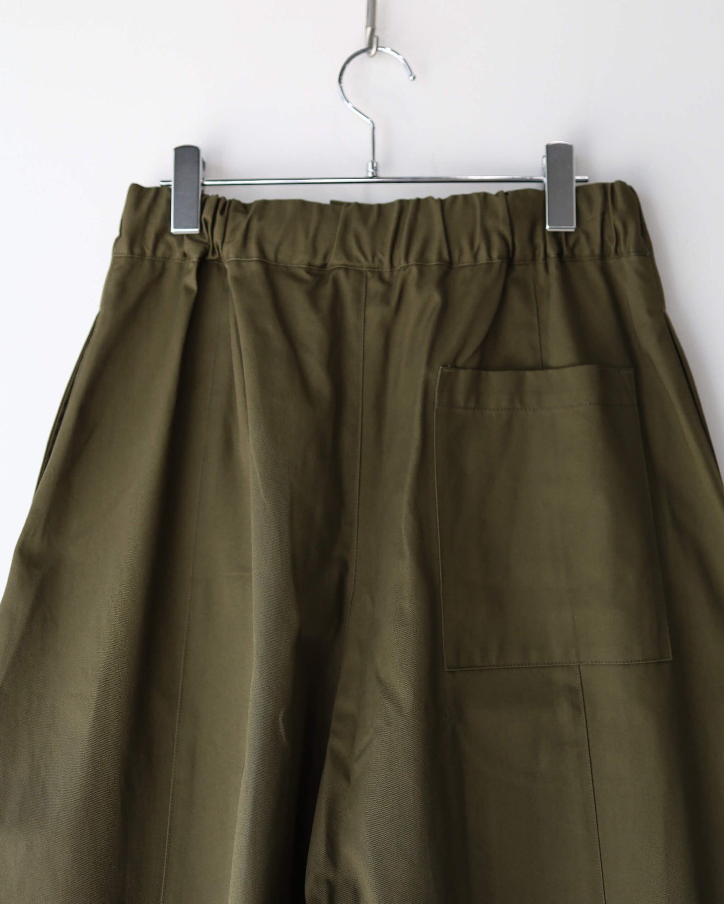 BOX PLEAT TROUSER "KHAKI"