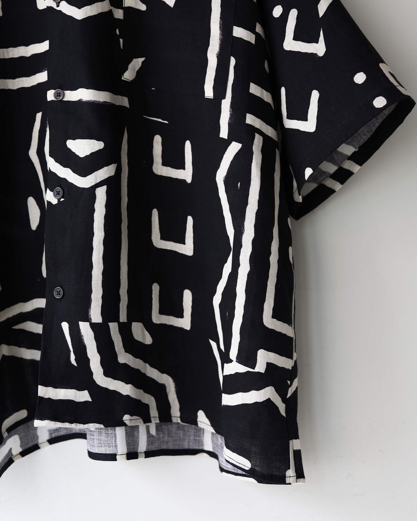 OPEN COLLAR S/S SHIRT LINEN TROPICAL "BLACK×IVORY"