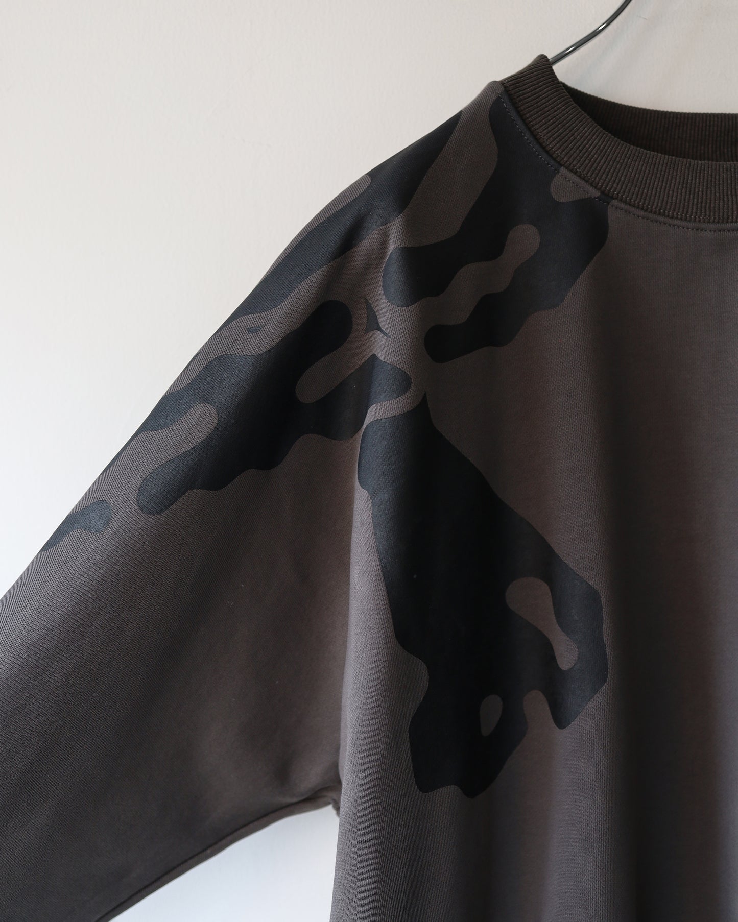 MONO SEAM SWEAT SHIRT "CHARCOAL"