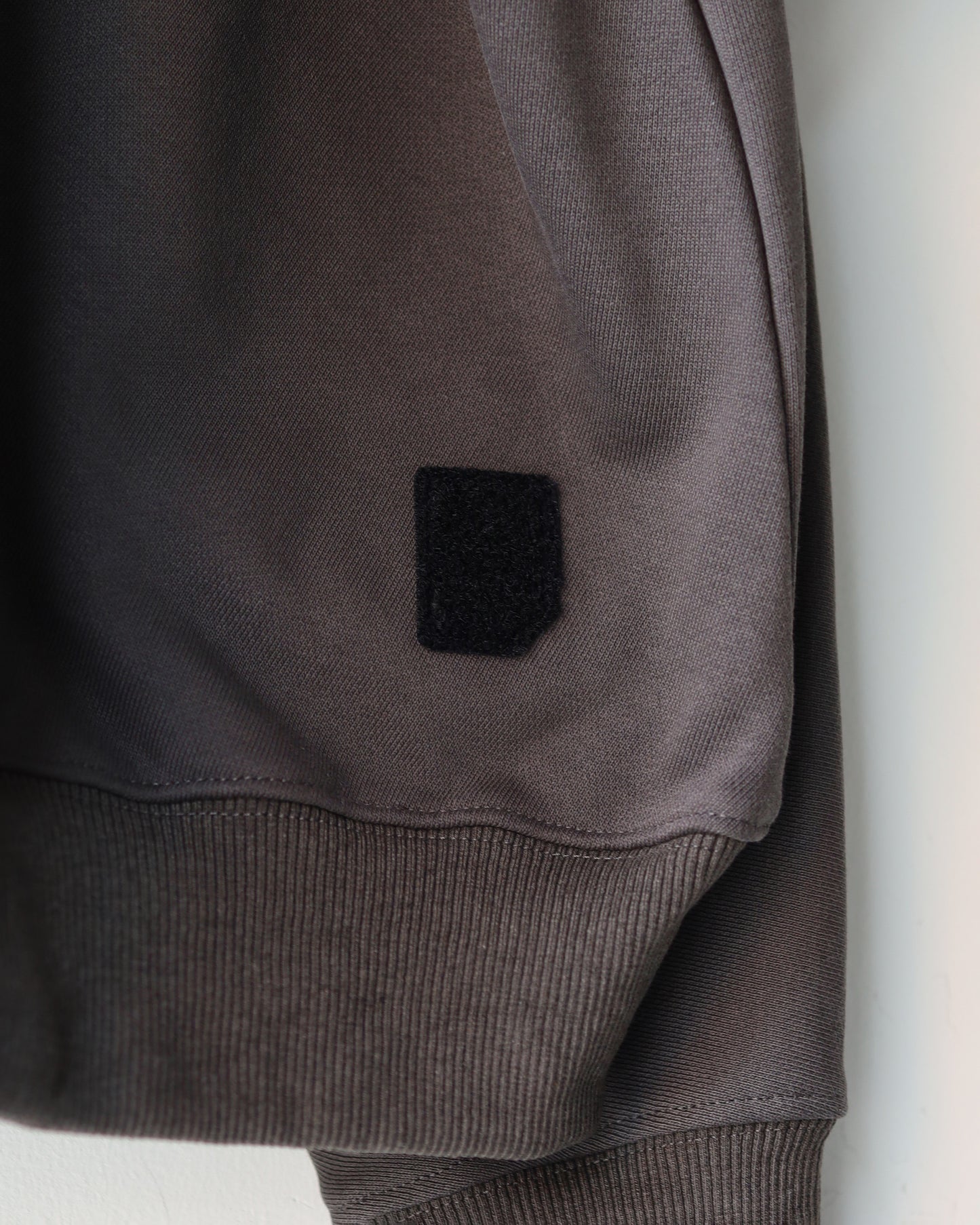 MONO SEAM SWEAT SHIRT "CHARCOAL"
