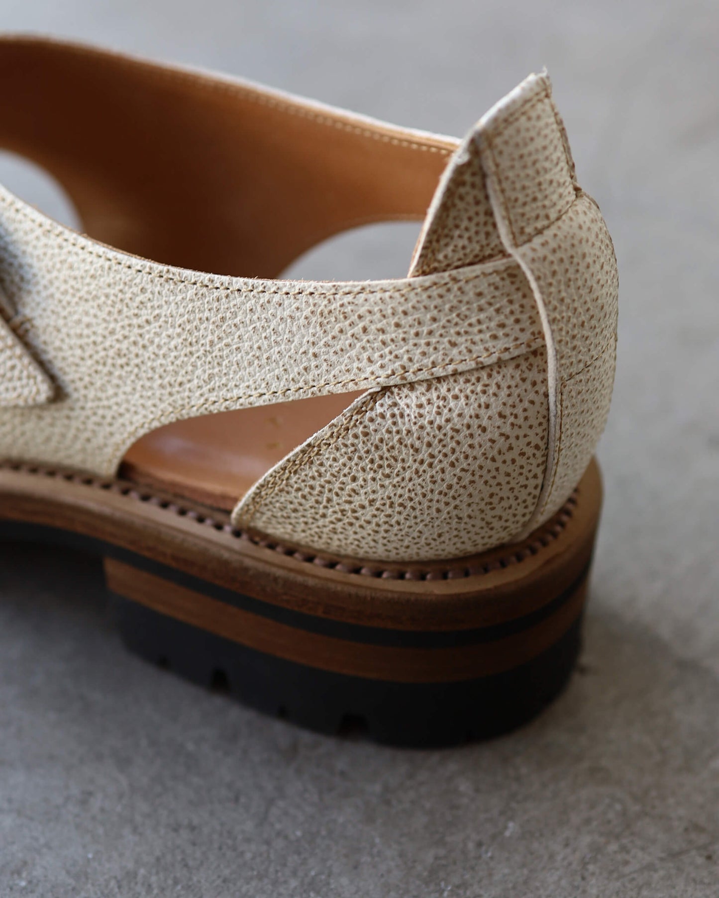 Hunt-Sandals - Himeji-Kurozan "White"