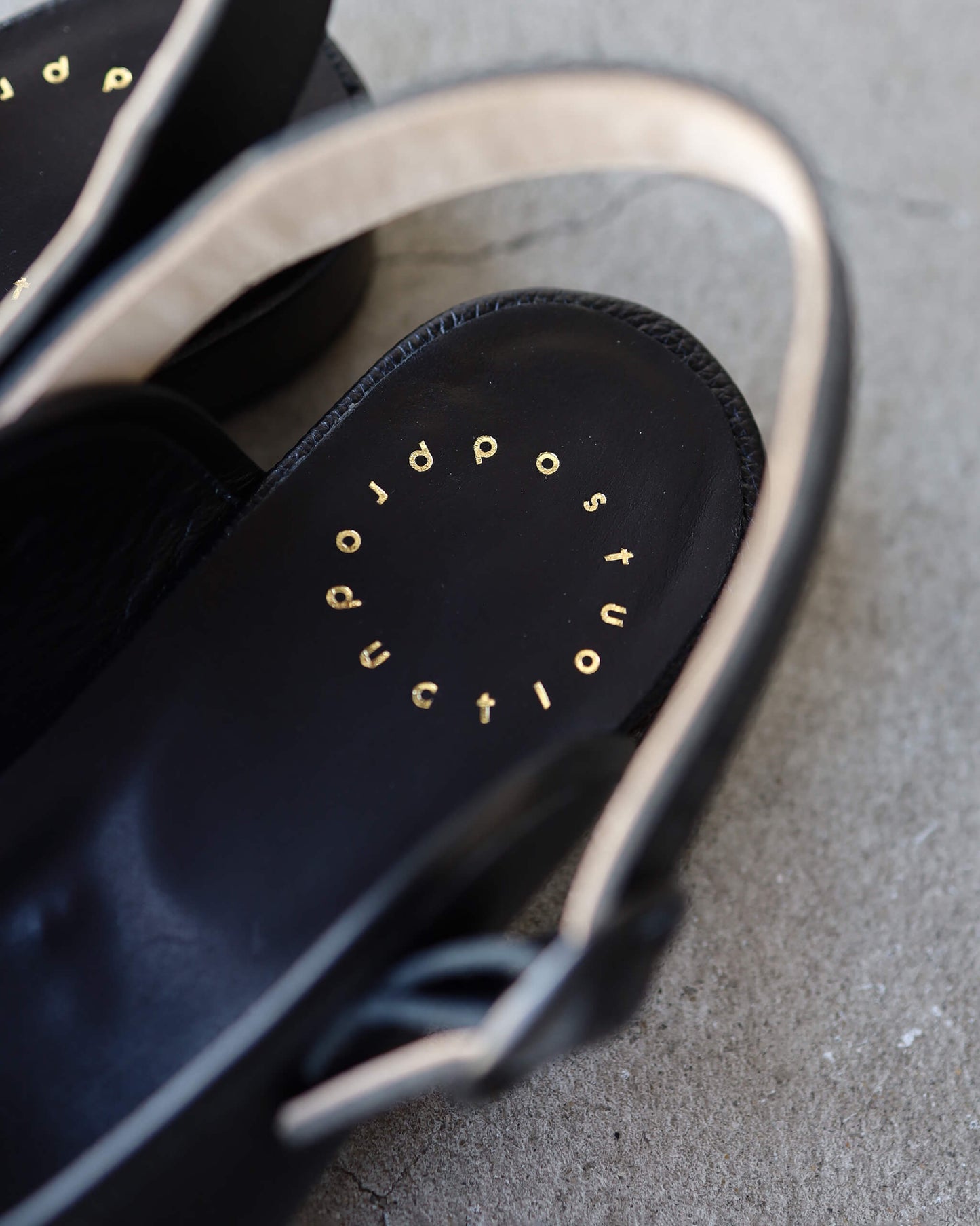 FACE Sandals - Shrunk Cow "Black"