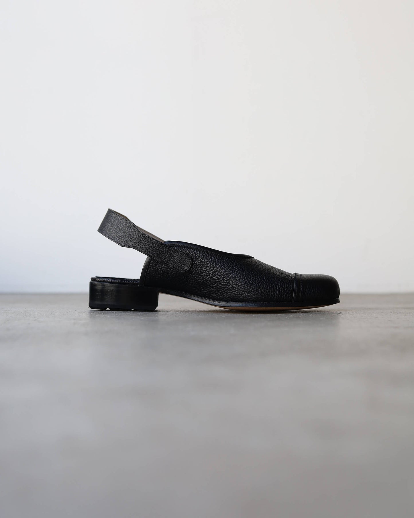 FACE Sandals - Shrunk Cow "Black"