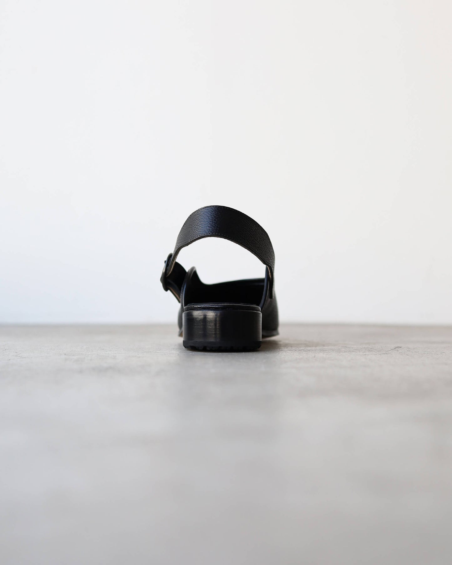 FACE Sandals - Shrunk Cow "Black"