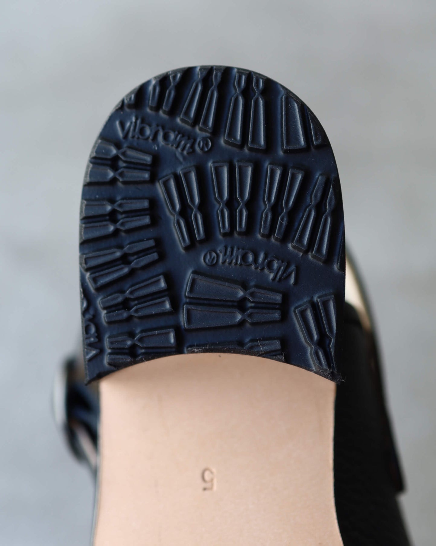 FACE Sandals - Shrunk Cow "Black"