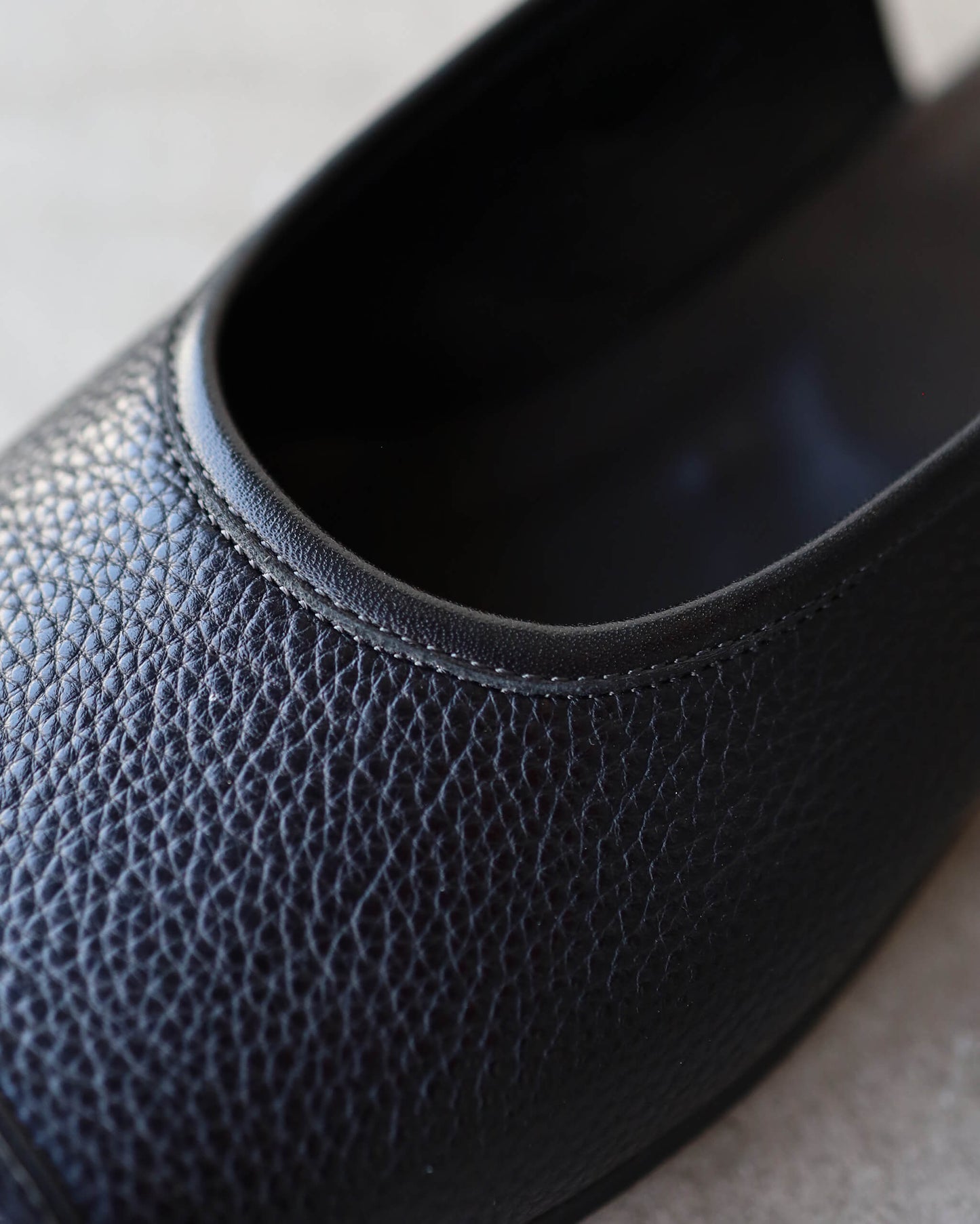FACE Sandals - Shrunk Cow "Black"