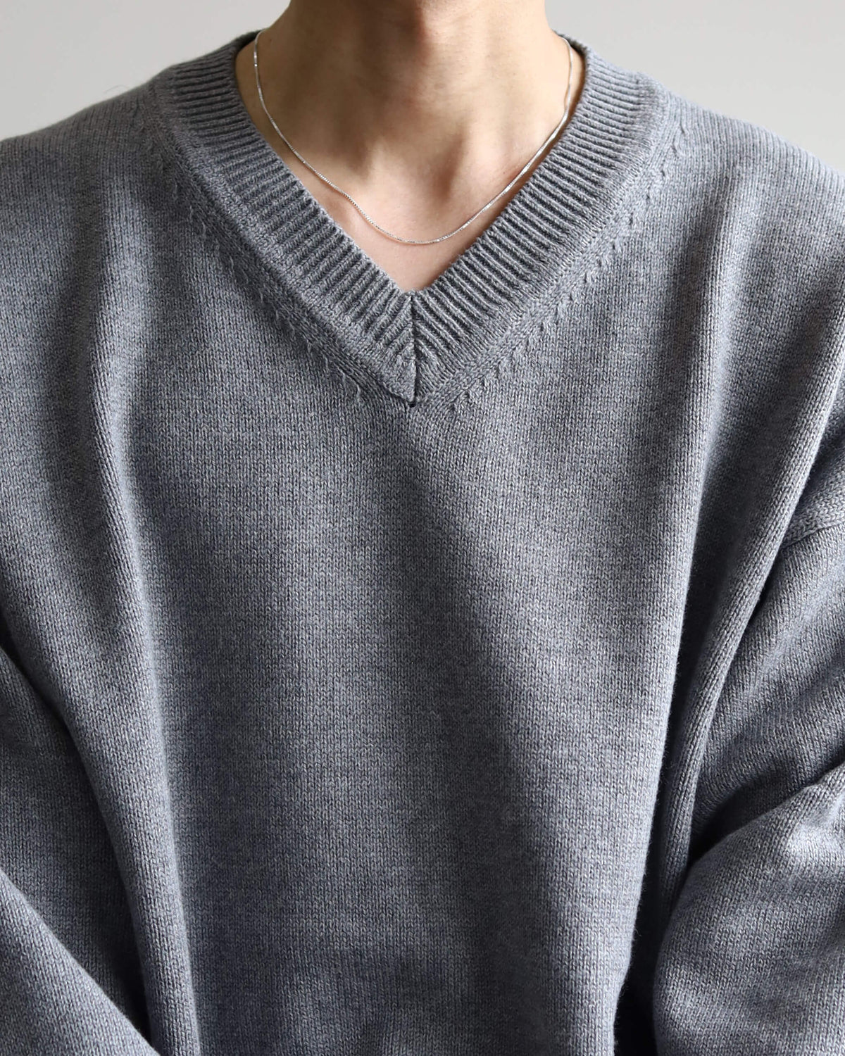 V-NECK KNIT "GRAY"