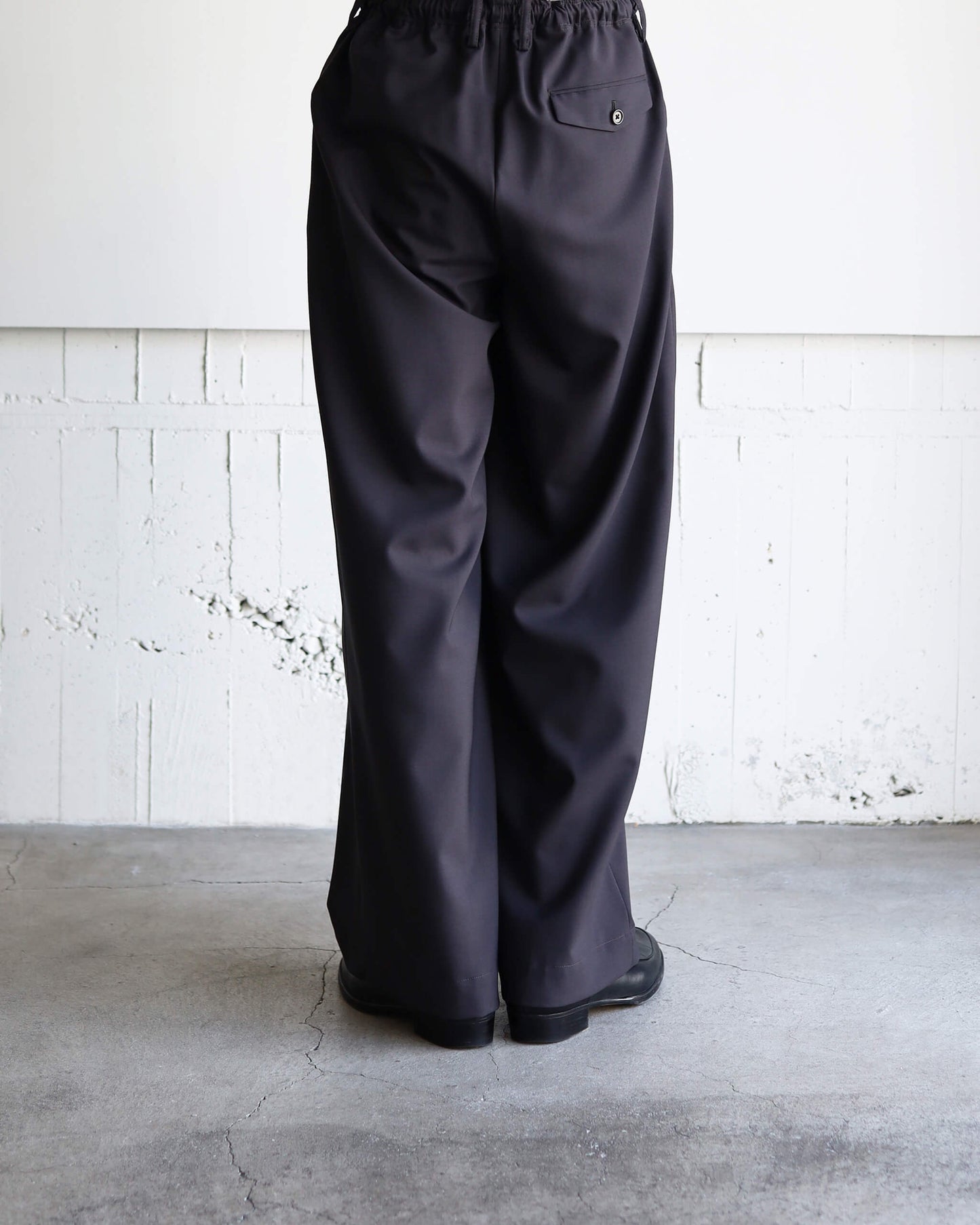 TRIPLE PLEATED EASY TROUSERS ORGANIC WOOL 2/80 TROPICAL "CHARCOAL"