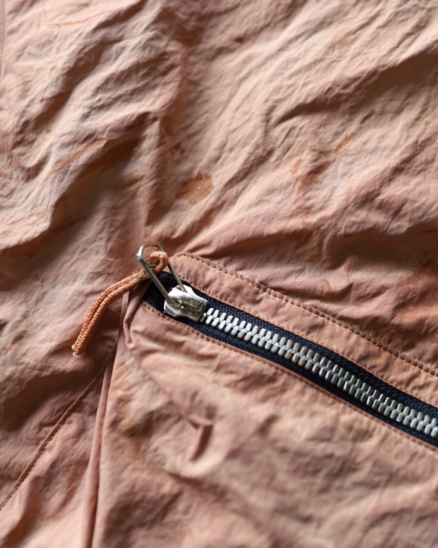 GARMENT DYED NYLON CARGO SHORTS "KAKISHIBU"