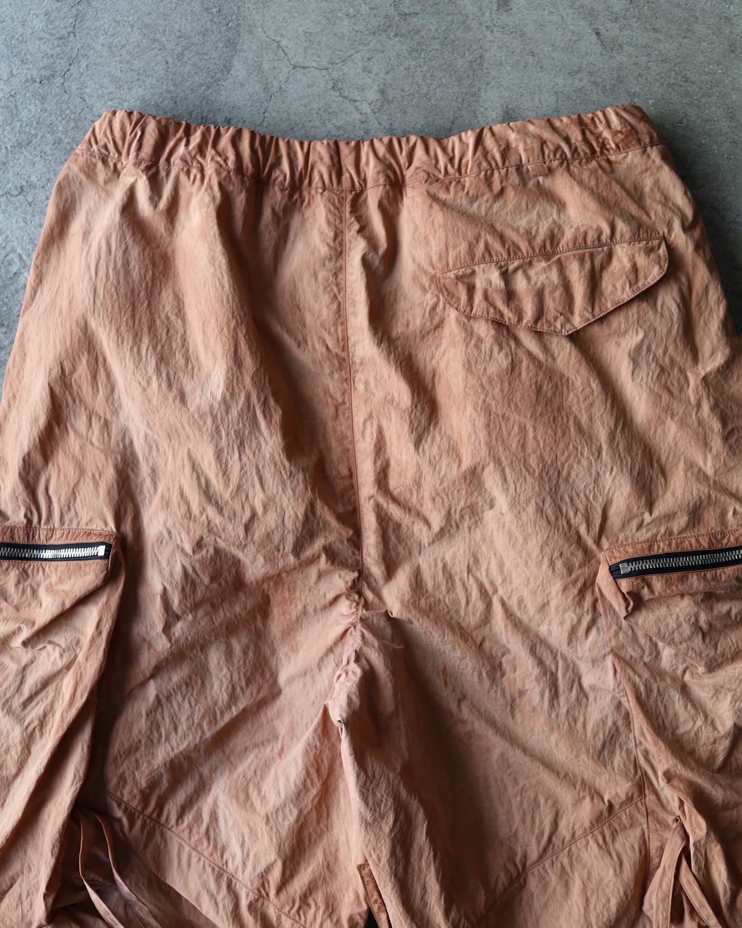 GARMENT DYED NYLON CARGO SHORTS "KAKISHIBU"
