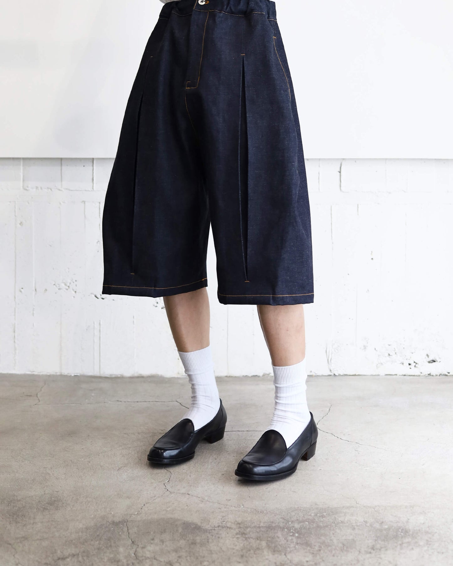 BOX PLEAT SHORT "RAW DENIM"
