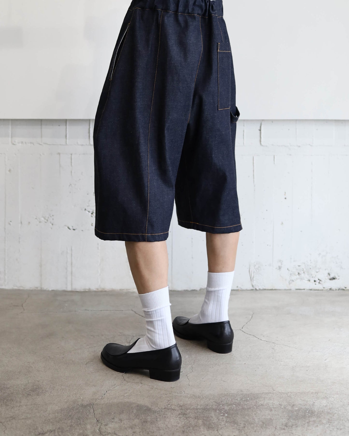 BOX PLEAT SHORT "RAW DENIM"