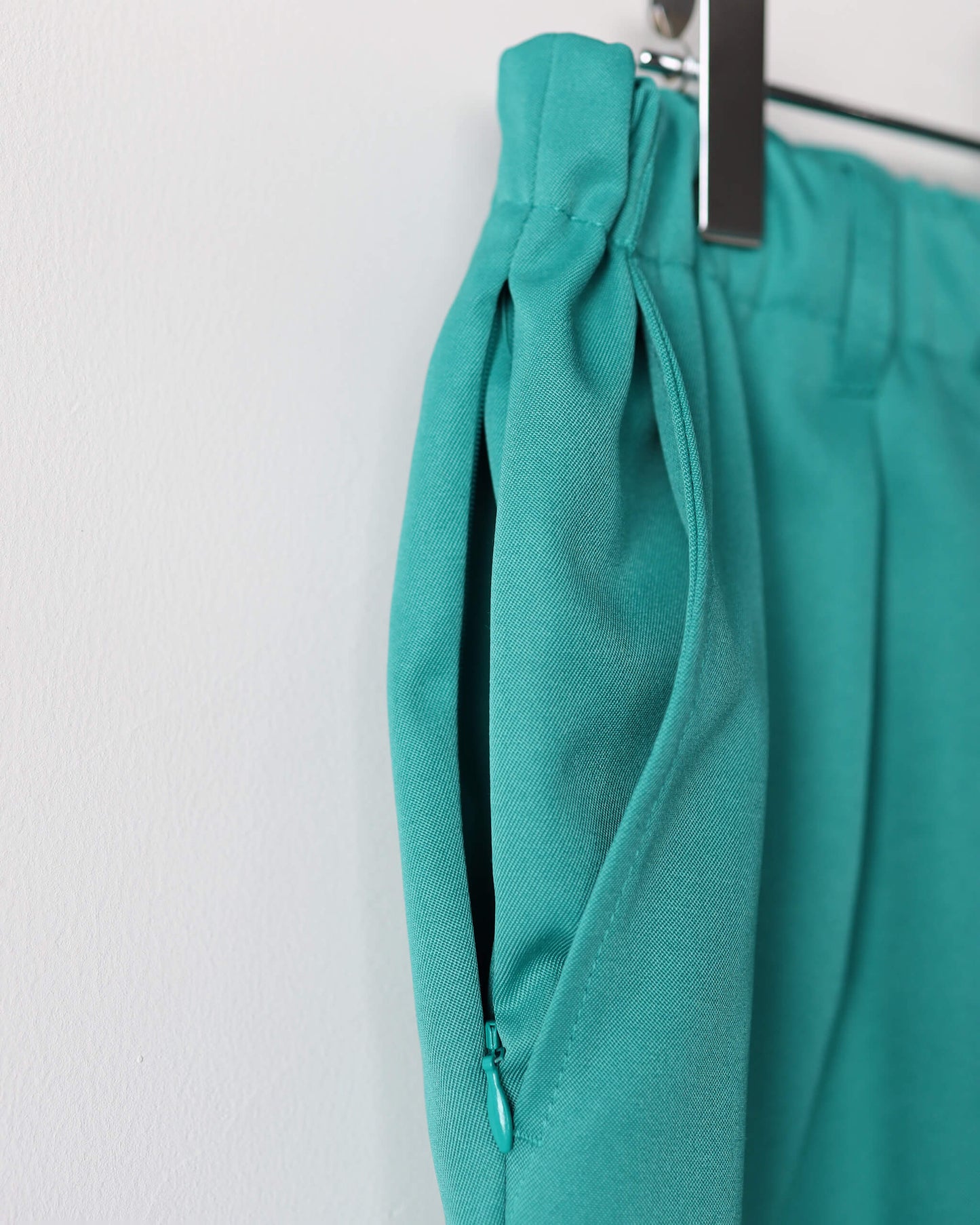 SHOECUT POLY-TWILL TROUSERS "GREEN"