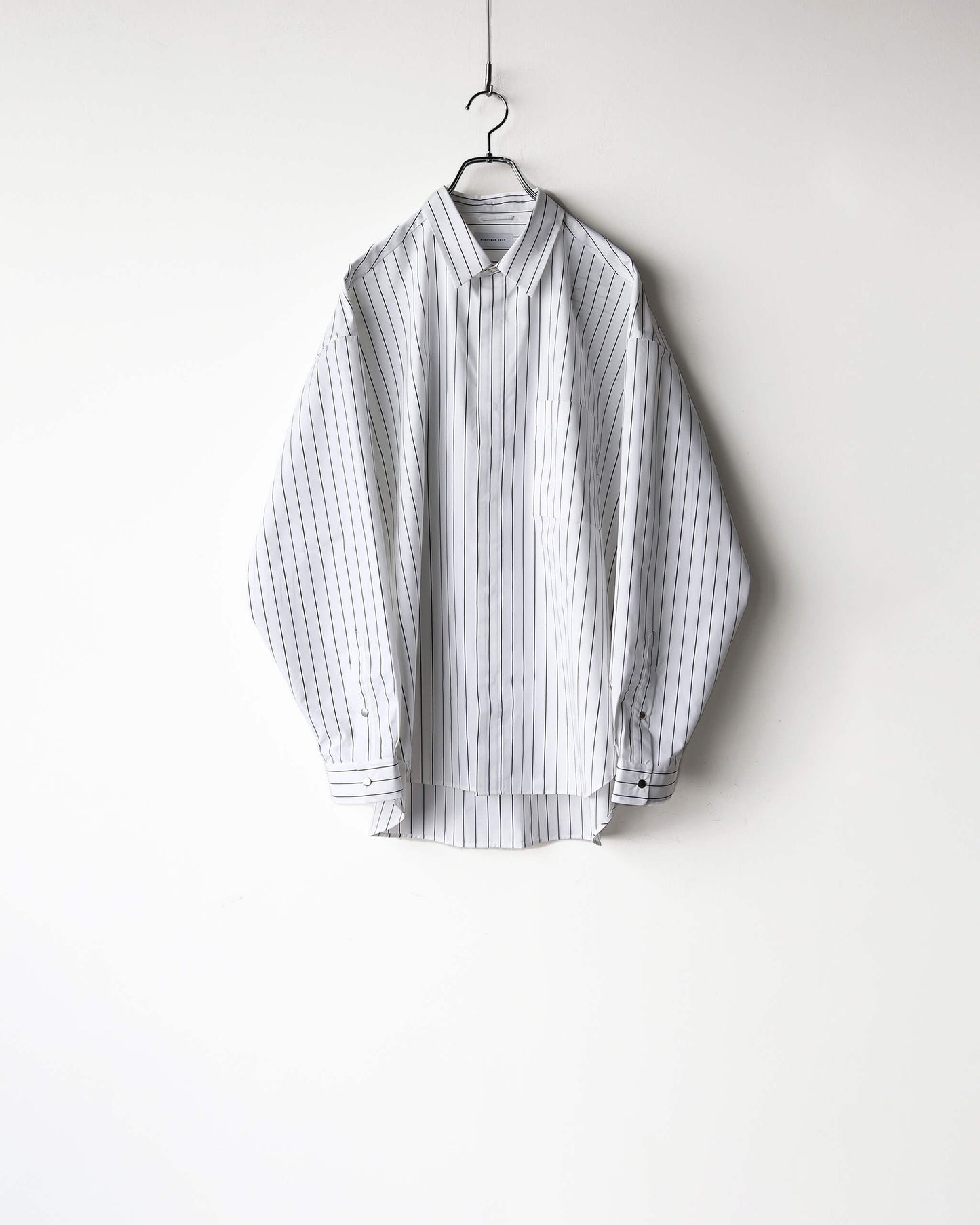 TECH STRIPE SHIRT "WHITE × NAVY"