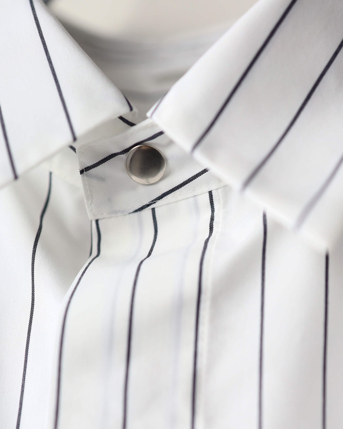 TECH STRIPE SHIRT "WHITE × NAVY"