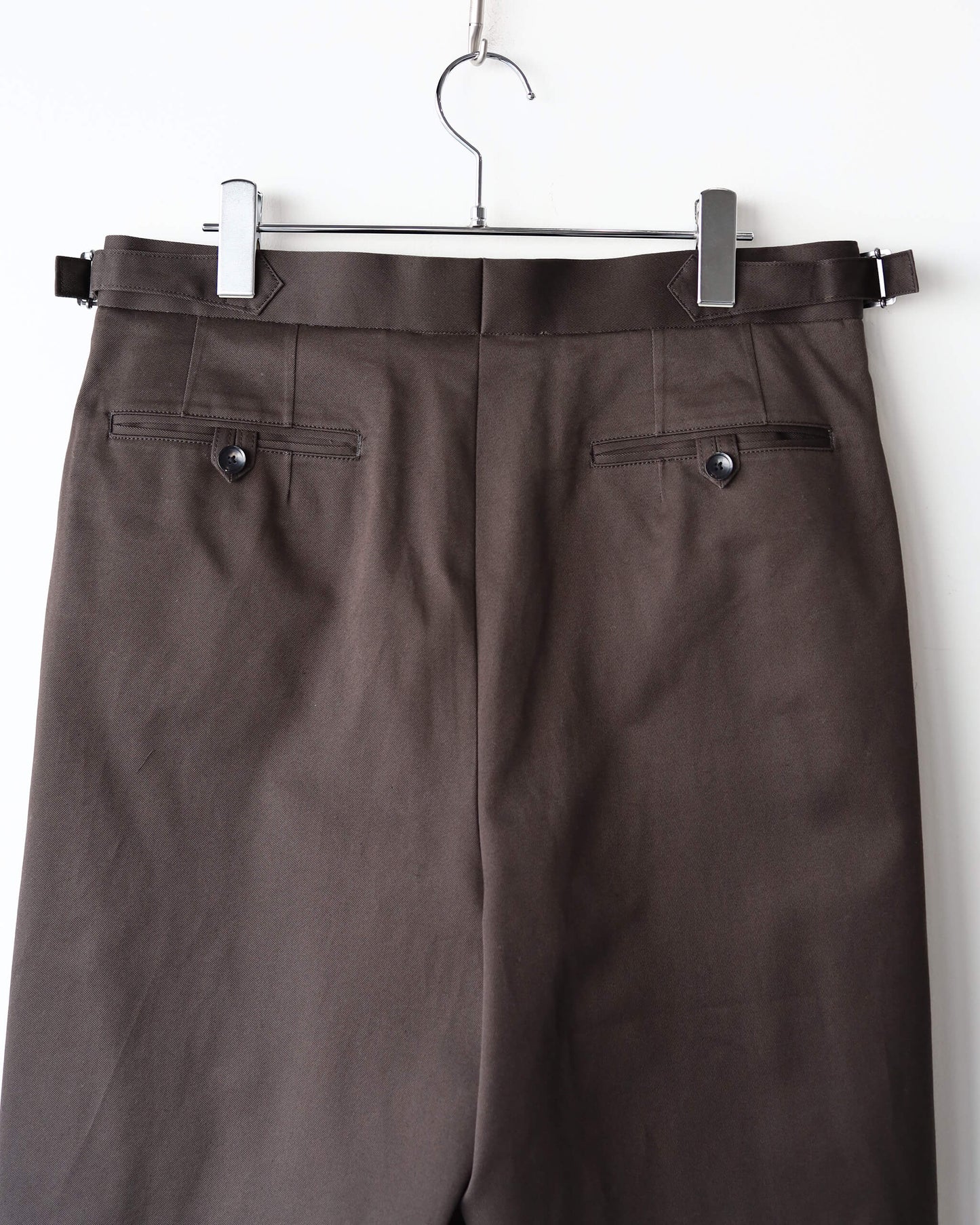 TWO TUCK CROPPED TROUSERS ORGANIC COTTON TWILL "CHARCOAL"