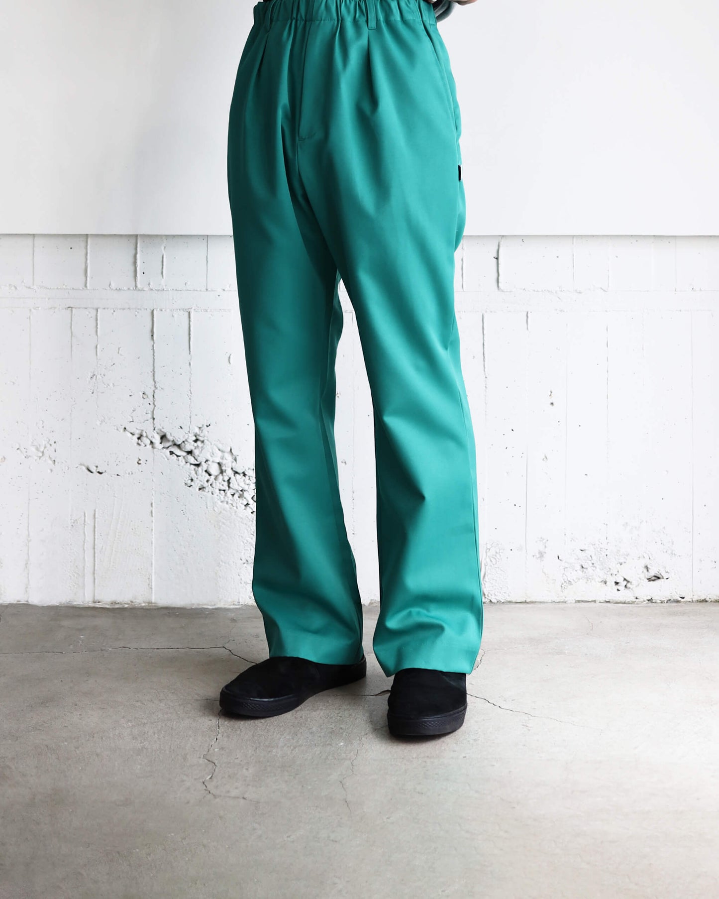 SHOECUT POLY-TWILL TROUSERS "GREEN"