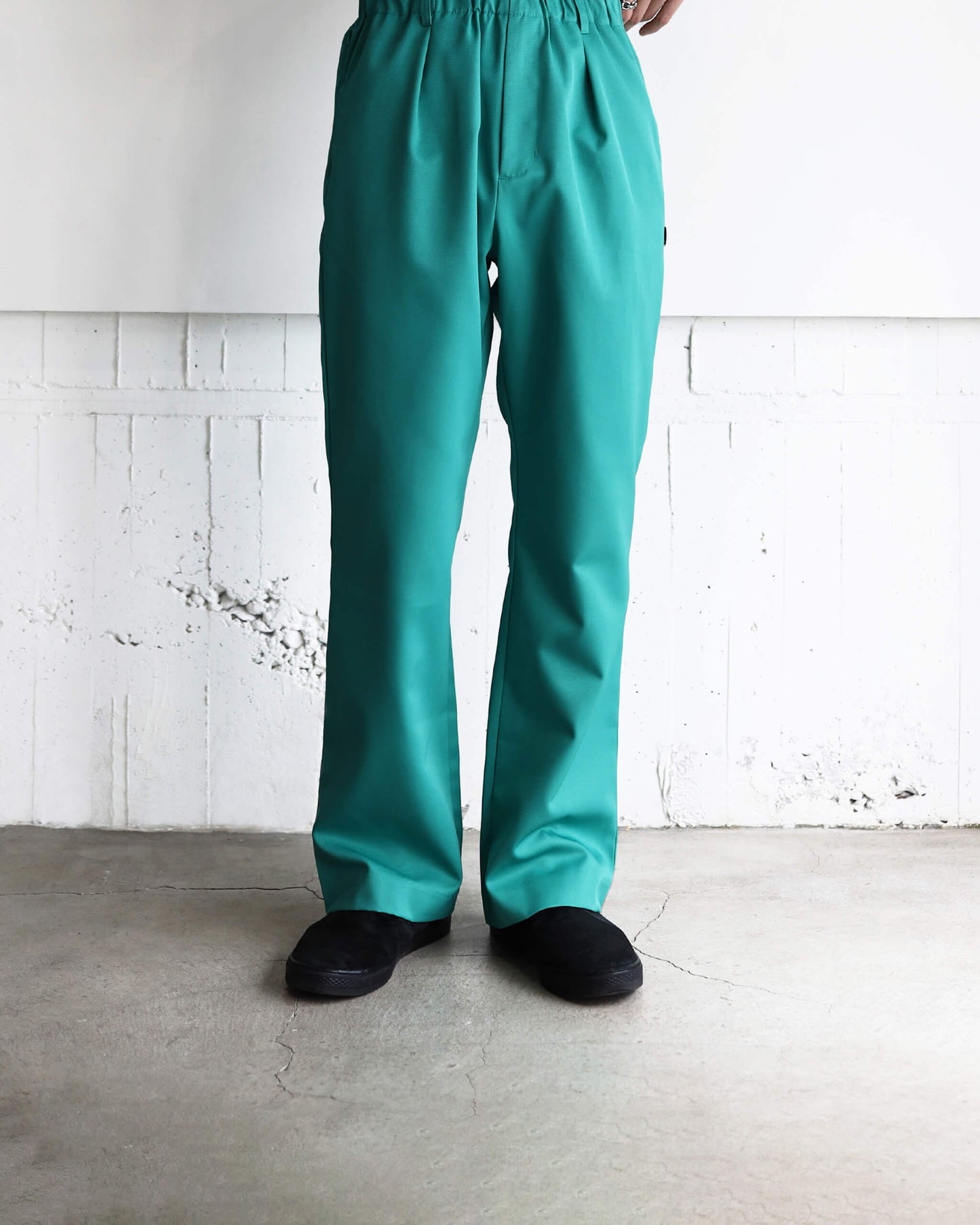SHOECUT POLY-TWILL TROUSERS "GREEN"
