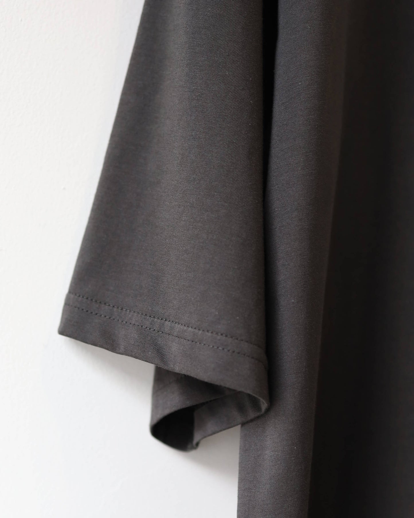 CREW-NECK T-SHIRT "CHARCOAL"