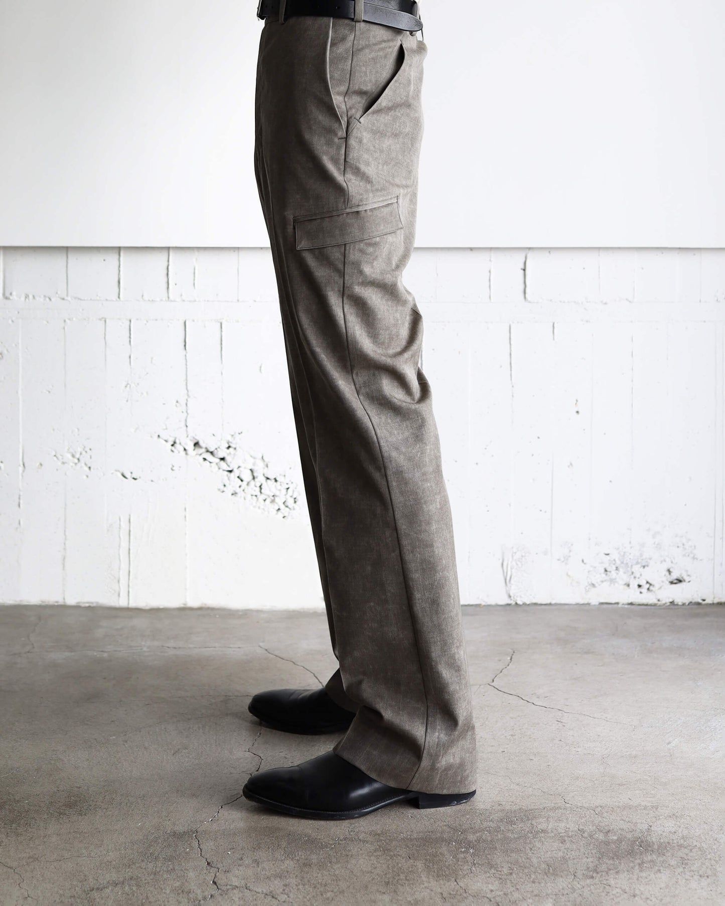 NATURAL DYED WOOL GABARDINE TROUSERS "KURE"