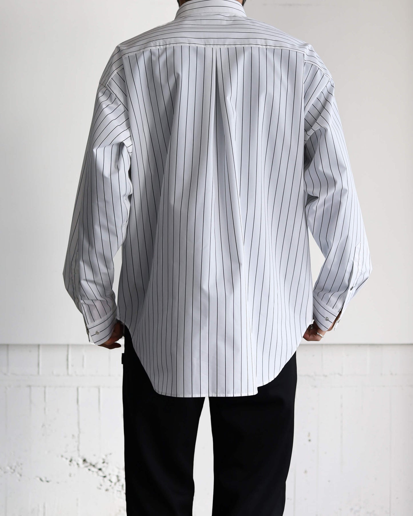 TECH STRIPE SHIRT "WHITE × NAVY"