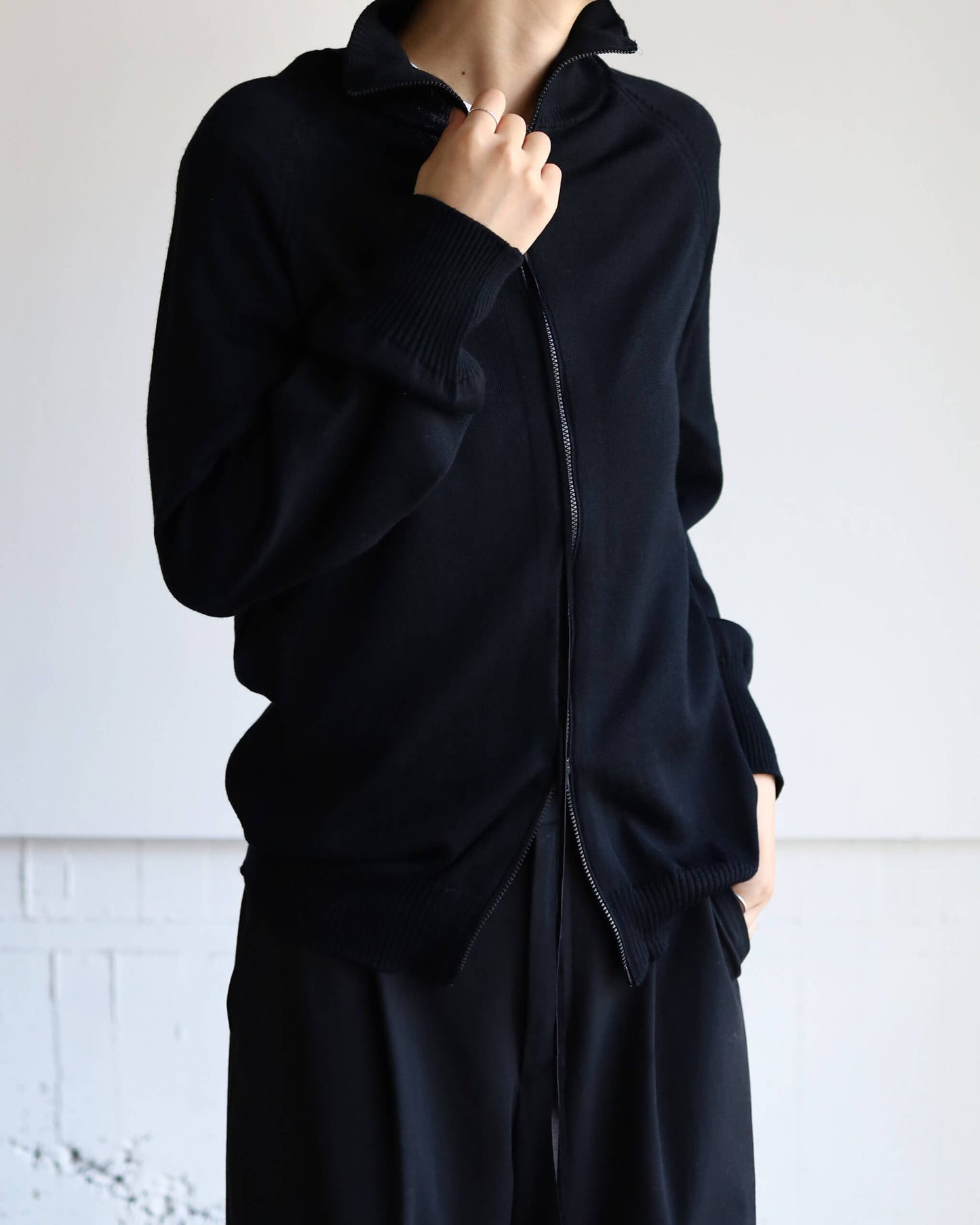 WG ZIP CARDIGAN "Black"