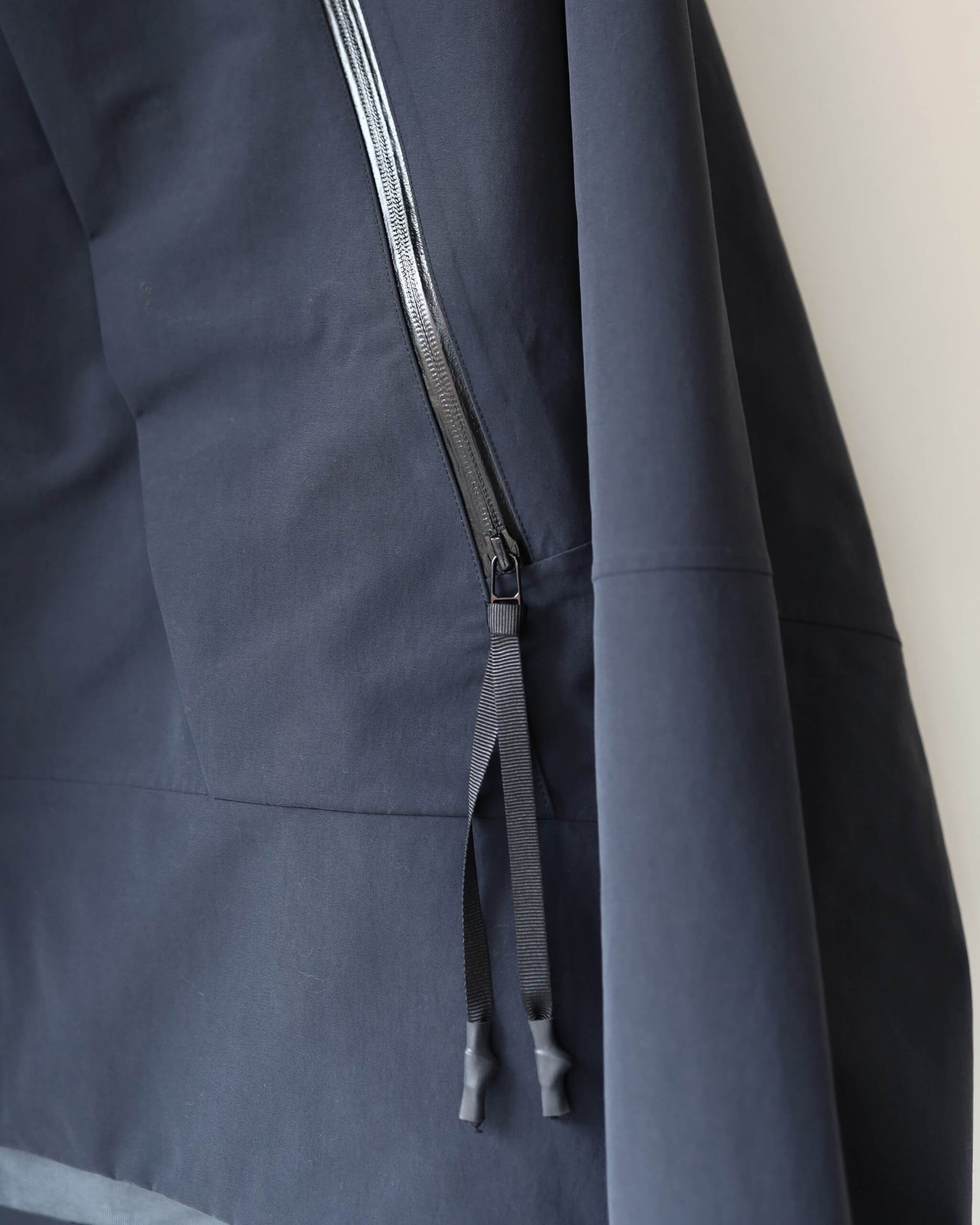 BREATHABLE WATERPROOF MOUTAIN PARKA "BLACK"