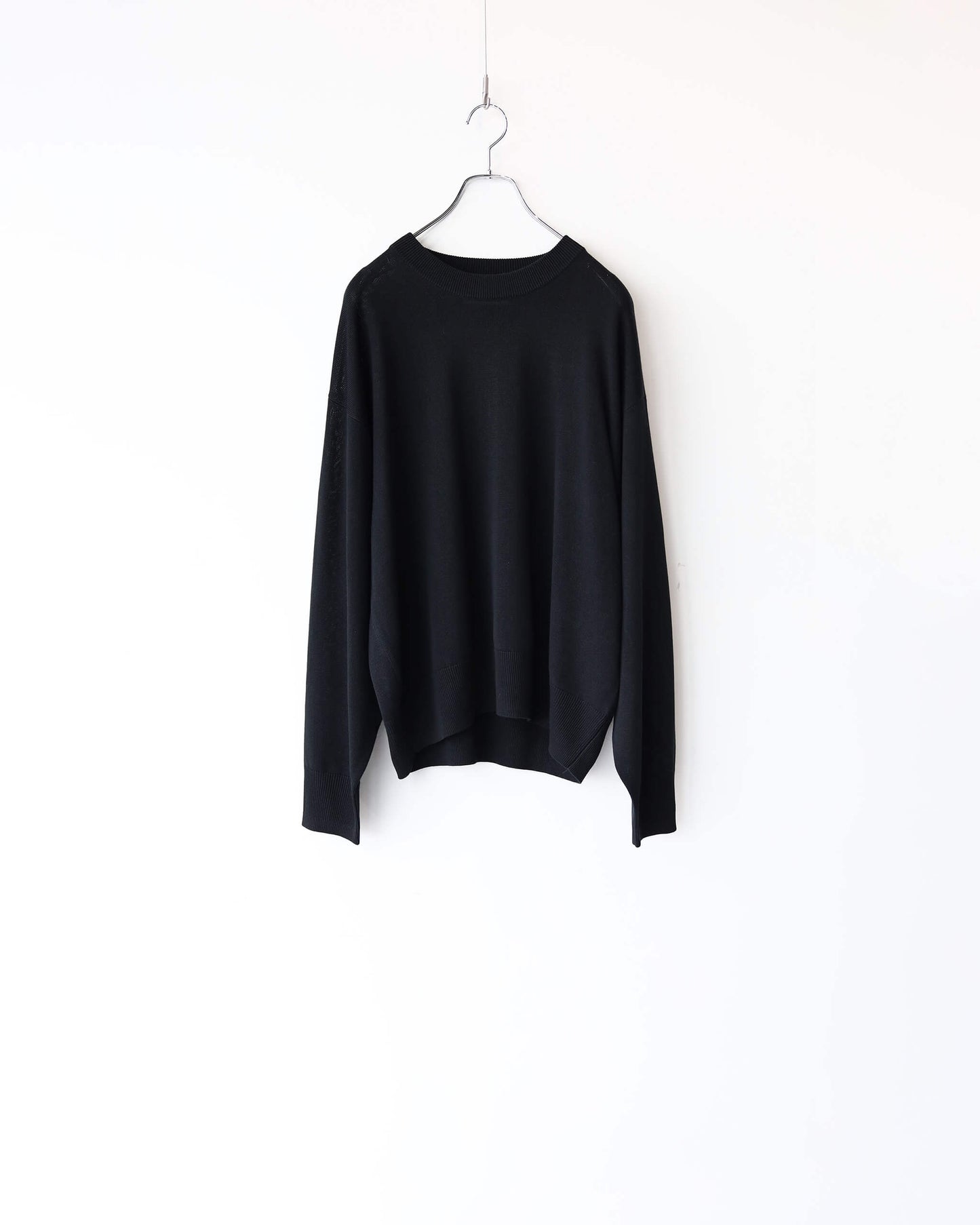 CREW-NECK SWEATER "BLACK"