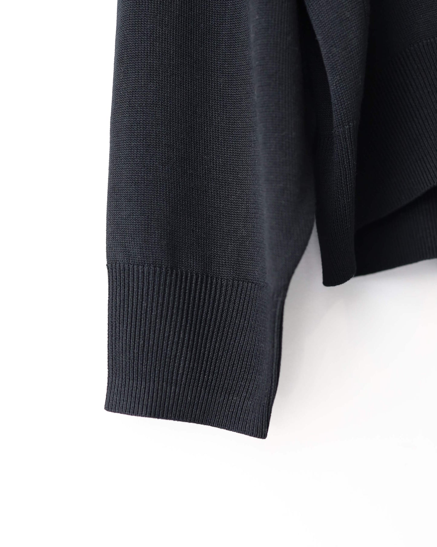 CREW-NECK SWEATER "BLACK"