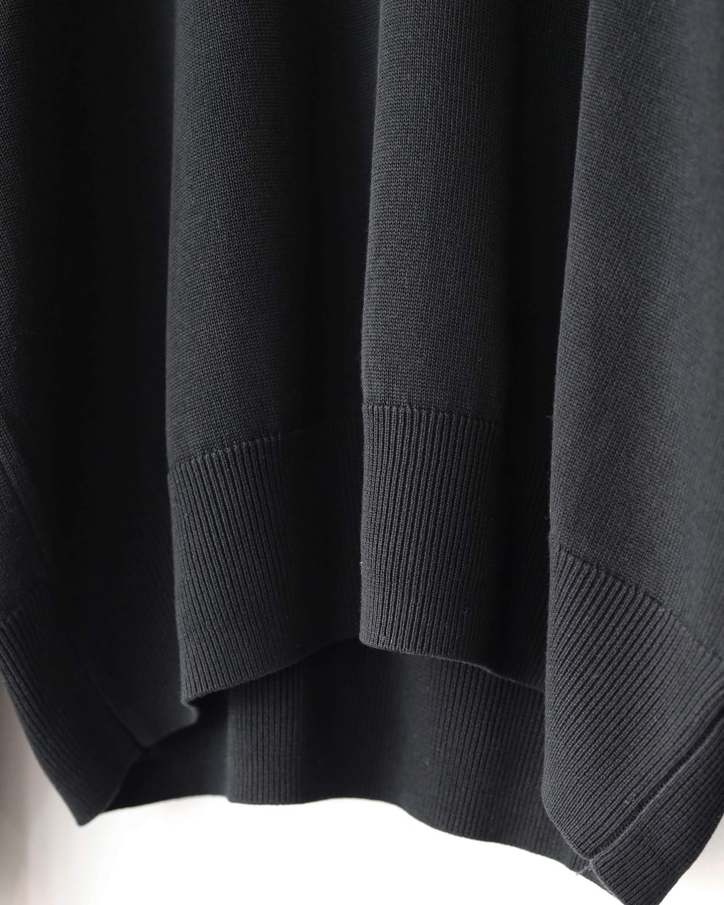 CREW-NECK SWEATER "BLACK"