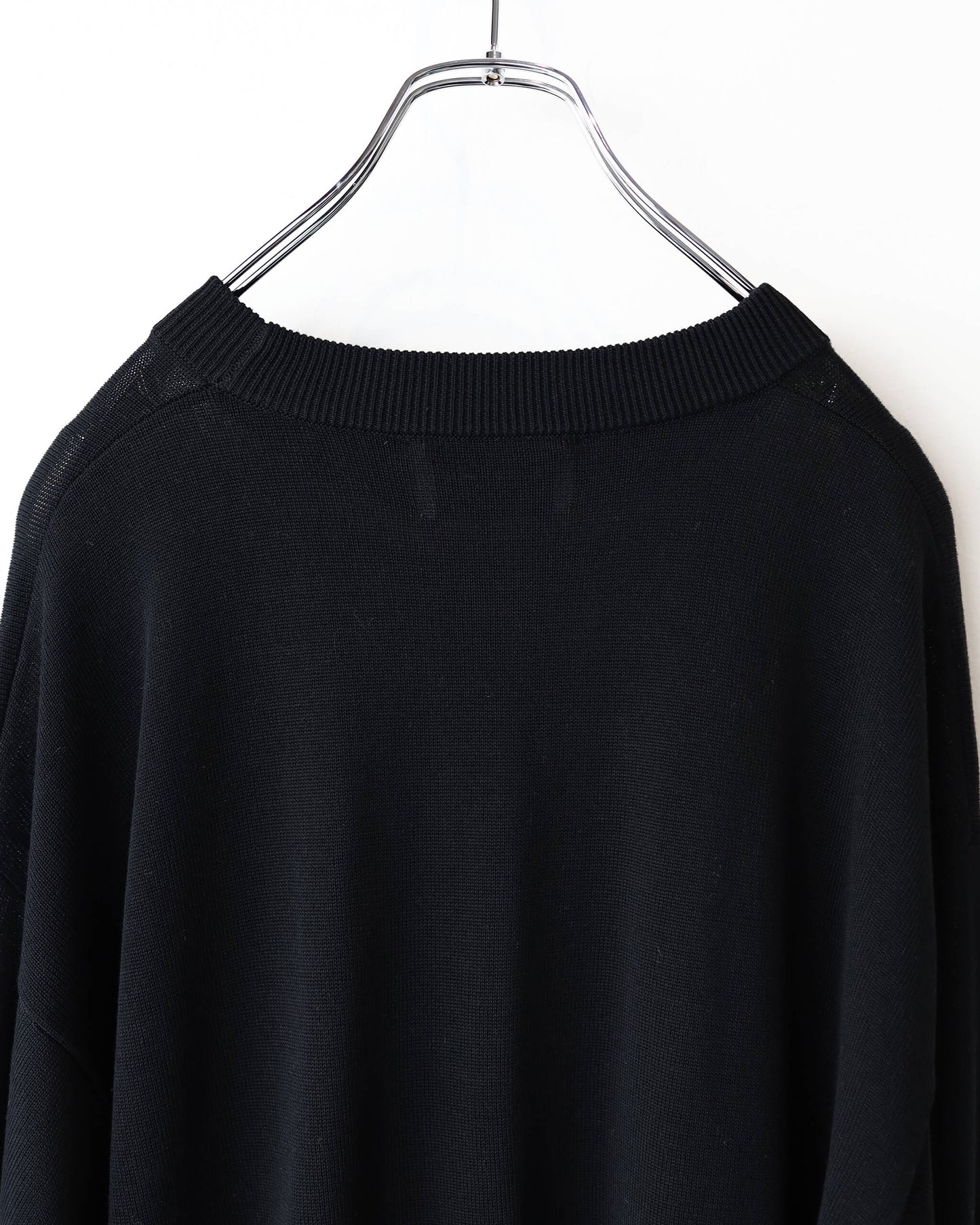 CREW-NECK SWEATER "BLACK"
