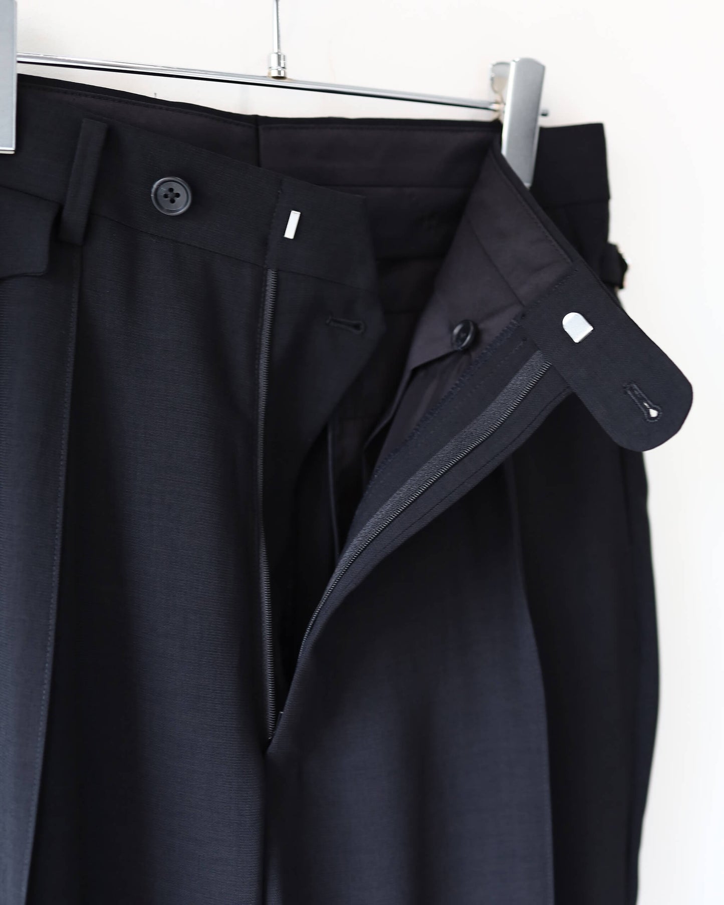 MELANGE TWILL WIDE TROUSERS "BLACK"