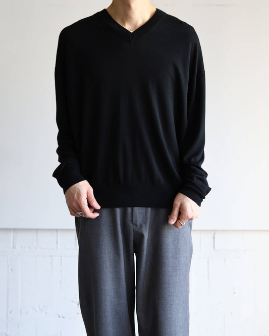 SILK x CASHMERE V-NECK KNIT "BLACK"