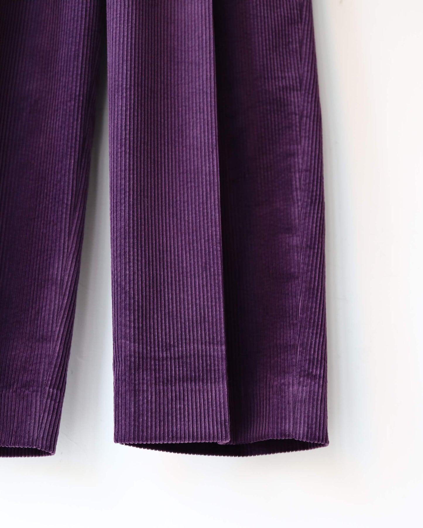 CLASSIC FIT DOUBLE PLEATED TROUSERS ORGANIC COTTON 6-WALE CORDUROY "PURPLE"