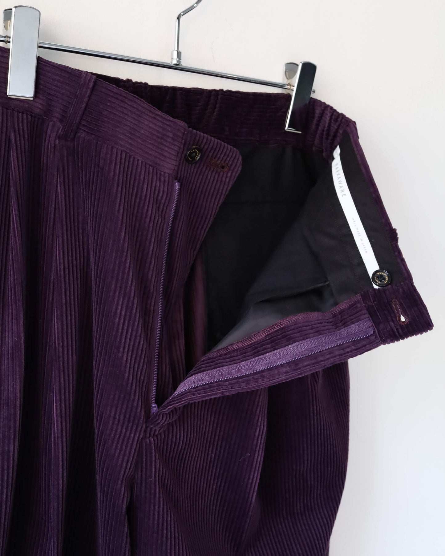 CLASSIC FIT DOUBLE PLEATED TROUSERS ORGANIC COTTON 6-WALE CORDUROY "PURPLE"